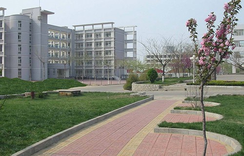 潞西市农业机械化技术学校
