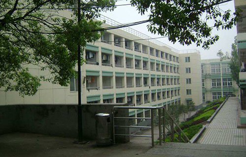 鲁甸县职业技术学校